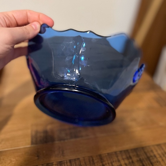 Vintage Blue Glass serving Bowl with handles - Picture 4 of 4